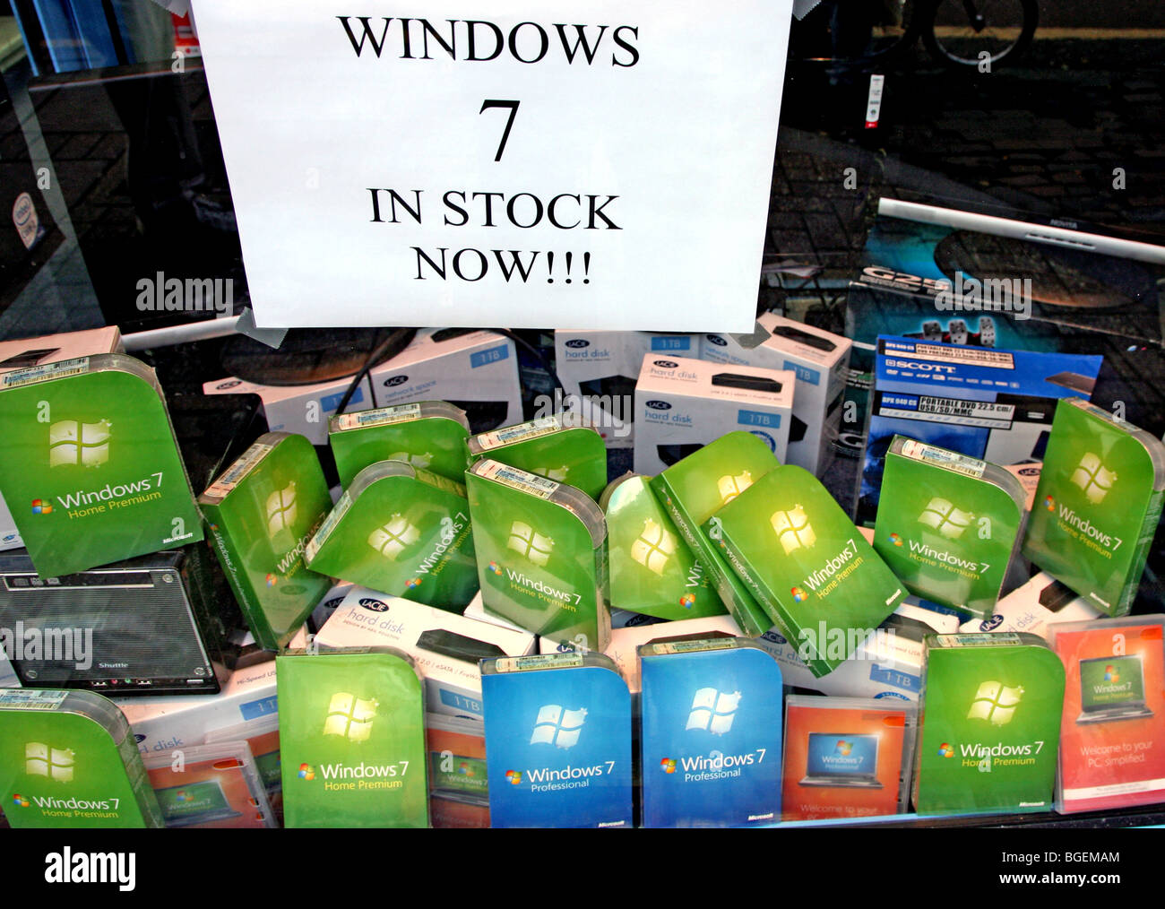 Windows 7 Anzeige in London-Computer-shop Stockfoto