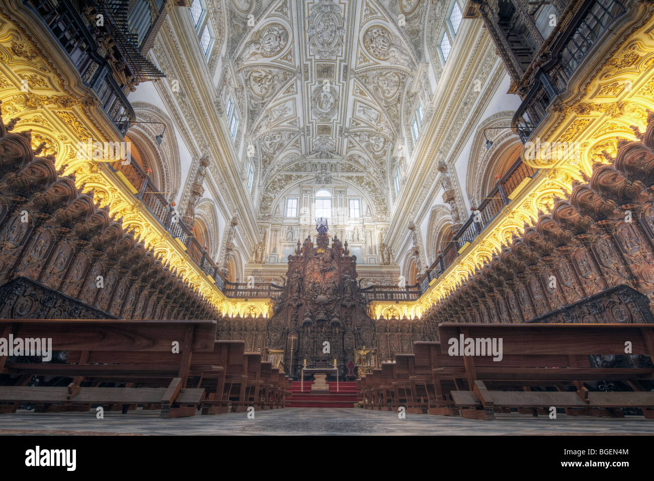 Das Langhaus und Chor Stände der Kathedrale Santa Iglesia, die Moschee von Córdoba, Andalusien, Spanien Stockfoto