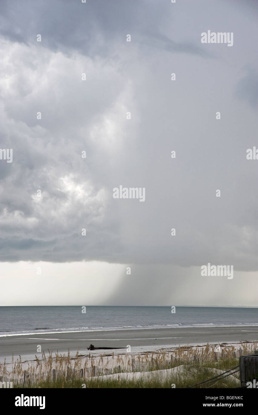 Regen Squall Gewitterwolken, Hilton Head Island, USA-Atlantik Stockfoto