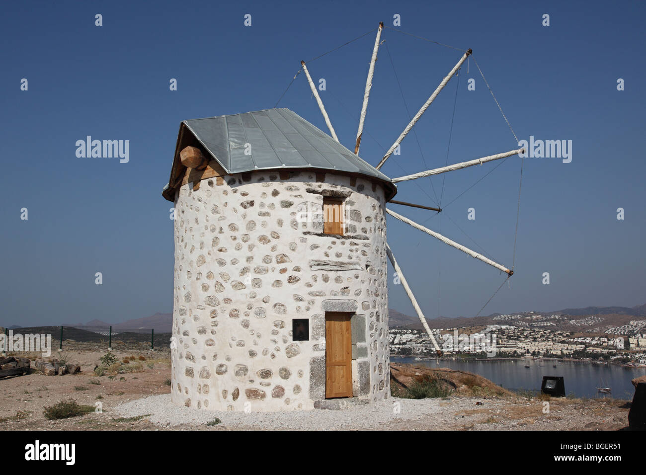 Windmühlen der Halbinsel Bodrum, in der Nähe von Gumbet, Türkei Stockfoto