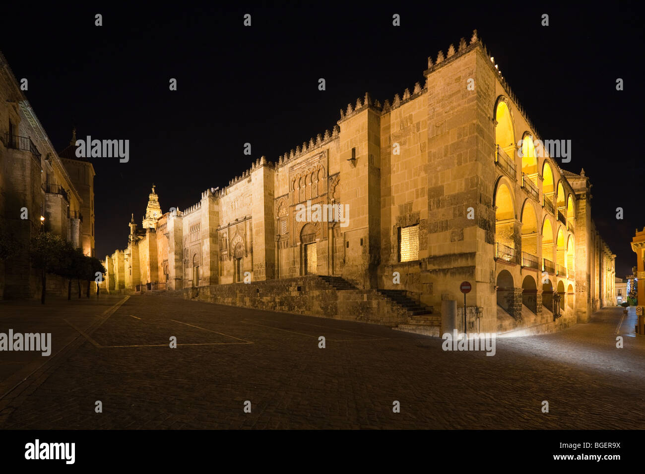 Nachtansicht, außen der Südwestecke, Mezquita von Córdoba, Andalusien, Spanien Stockfoto