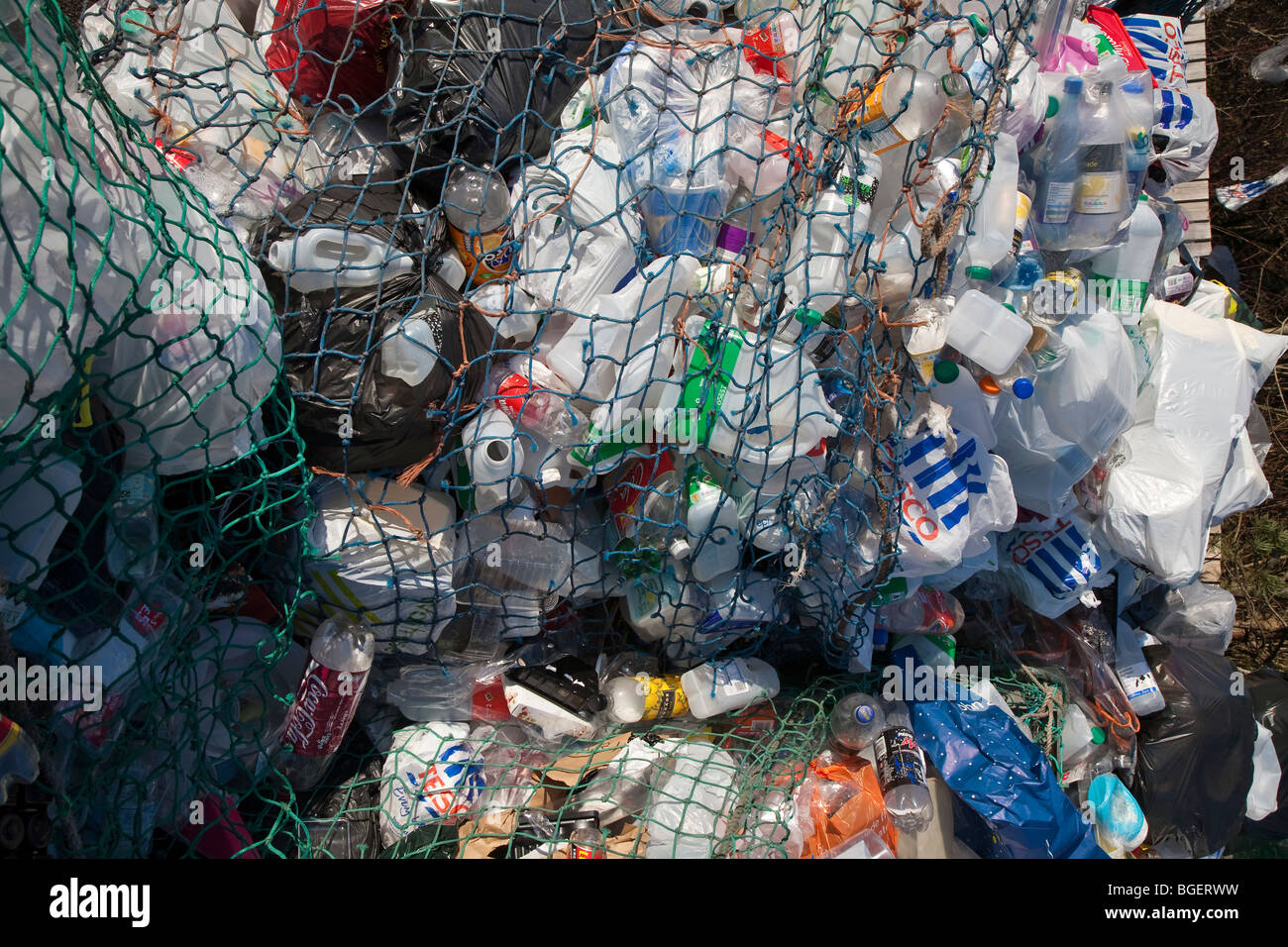 Abfällen Sie auf Recyclingstation im Auto Par UK Stockfoto