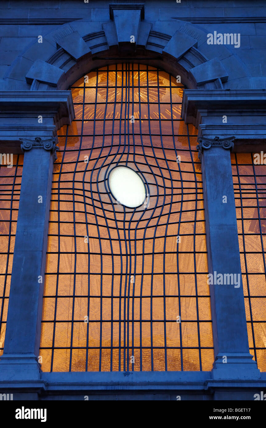 Die zeitgenössische Ostfenster in St. Martin in der Felder-Kirche. London. GROßBRITANNIEN 2009 Stockfoto