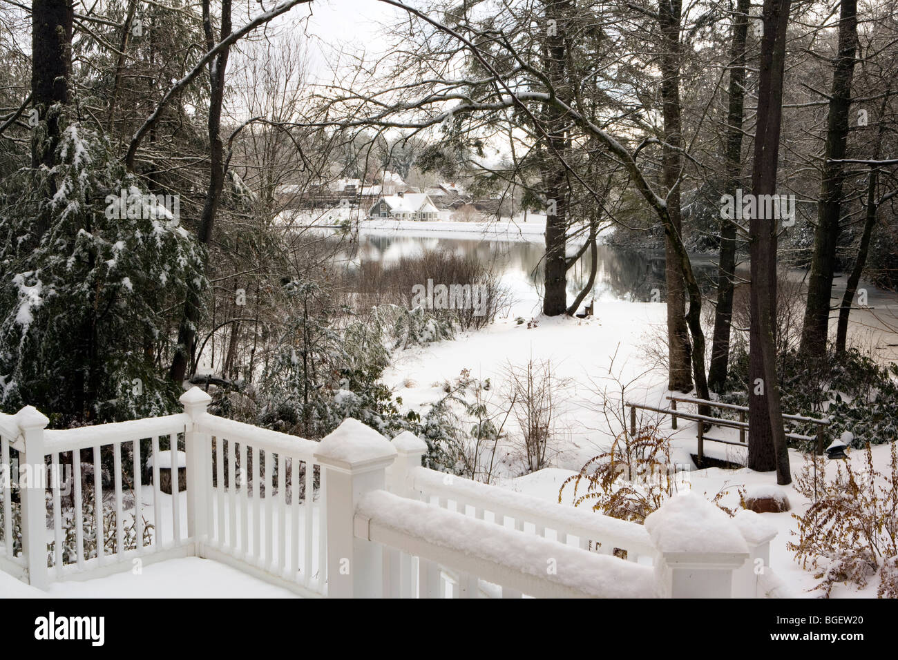 Winter-Blick vom Haus am See - Brevard, North Carolina USA Stockfoto