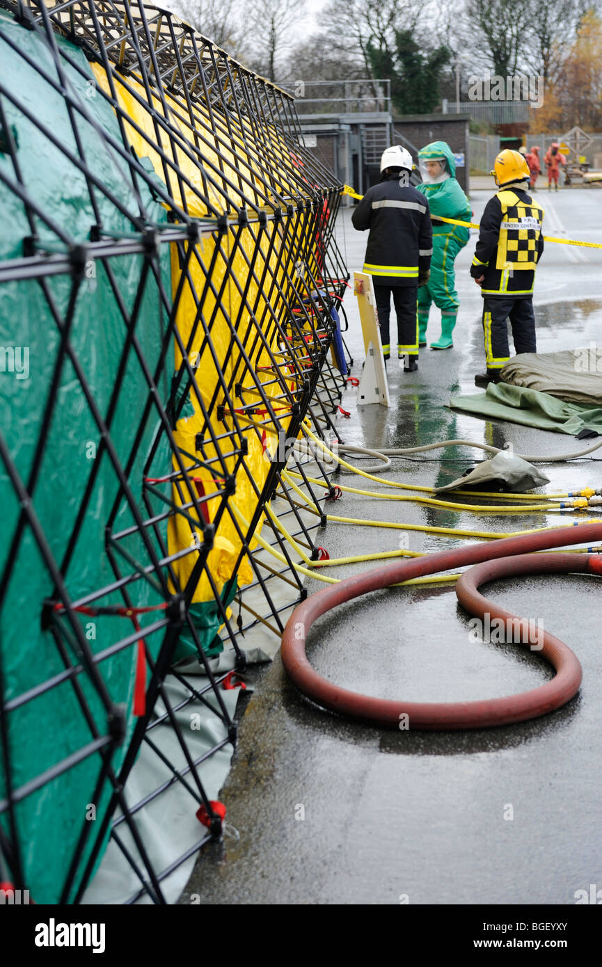 Feuer-Service Masse Dekontamination Dusche. Andere ähnliche Bilder von FirePhoto Stockfoto