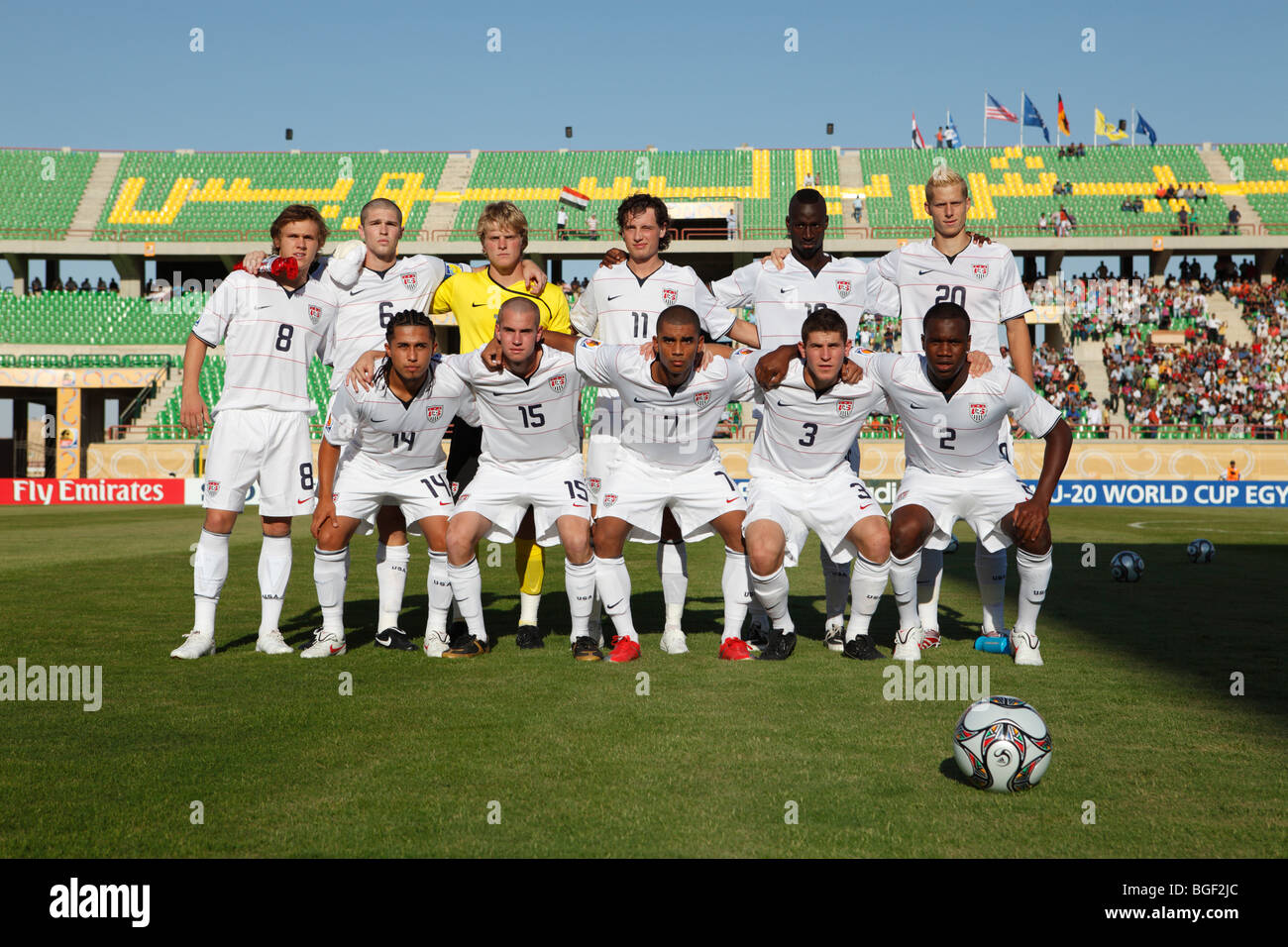 Die USA starten elf Zeilen vor Beginn der 2009 FIFA U-20-WM-Fußball-match gegen Deutschland. Stockfoto