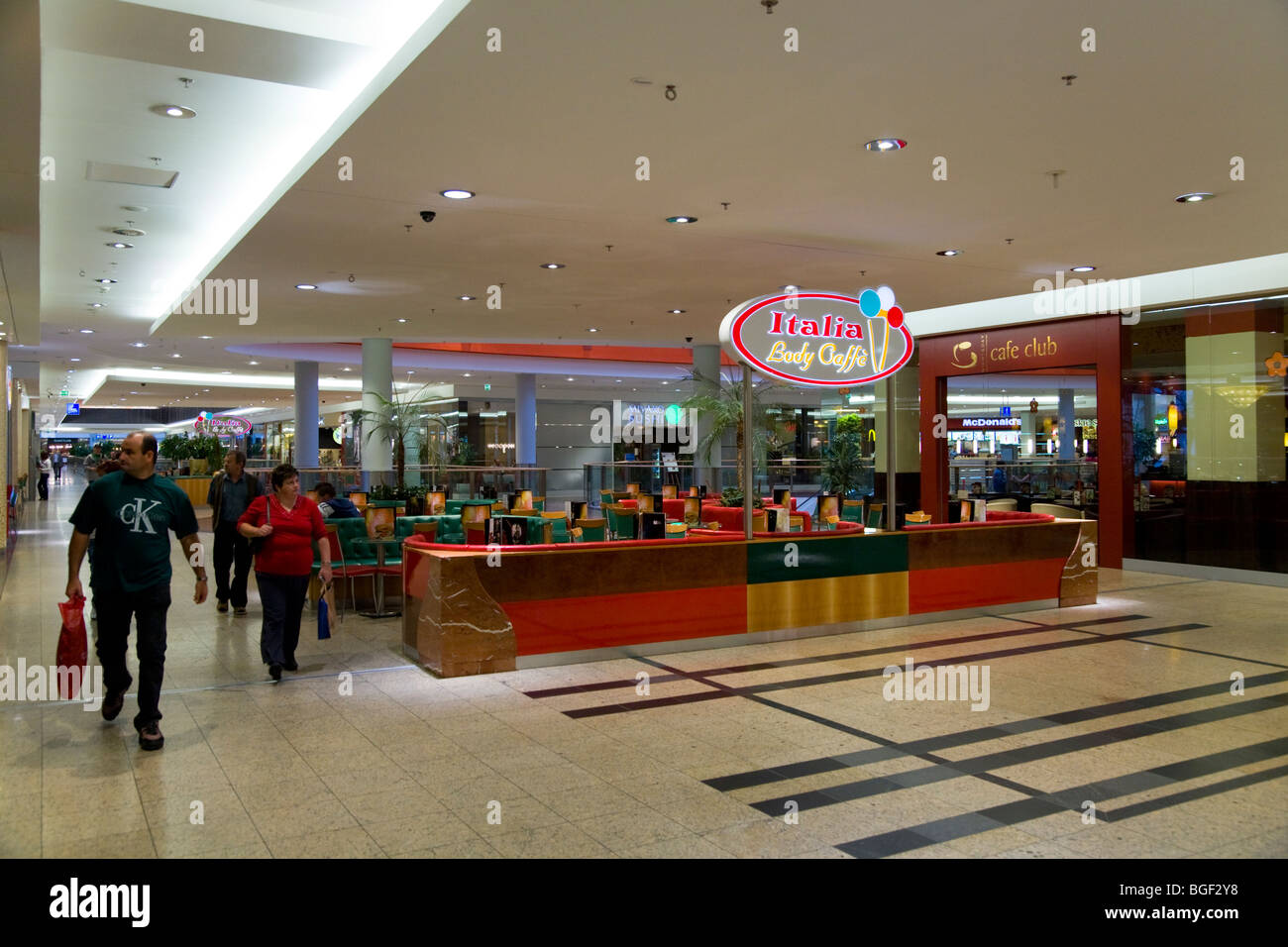 Lody Caffe Italia / Café (Eisdiele) im Inneren der Galeria Krakowska shopping Mall im Stadtzentrum von Krakau. Polen. Stockfoto