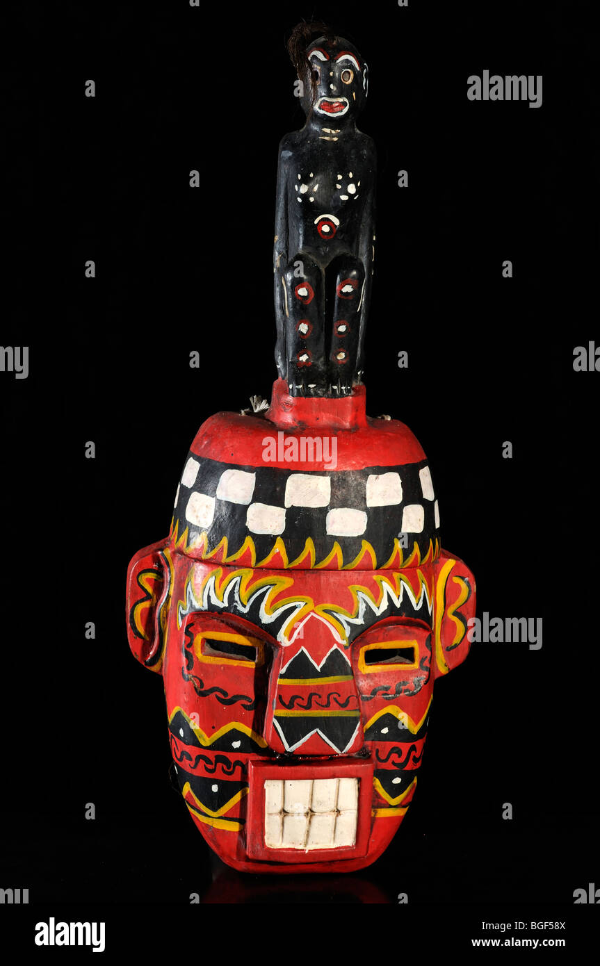 geschnitzte Holzmaske Stammes-Kalimantan, Indonesien Stockfoto
