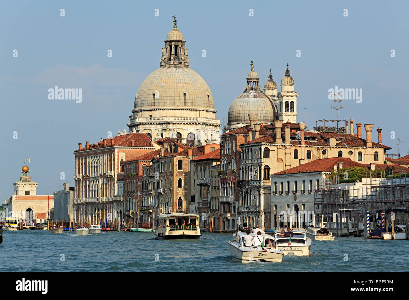 Kuppel der Kirche Santa Maria della Salute (Blick vom Canal grande), Venedig, Veneto, Italien Stockfoto