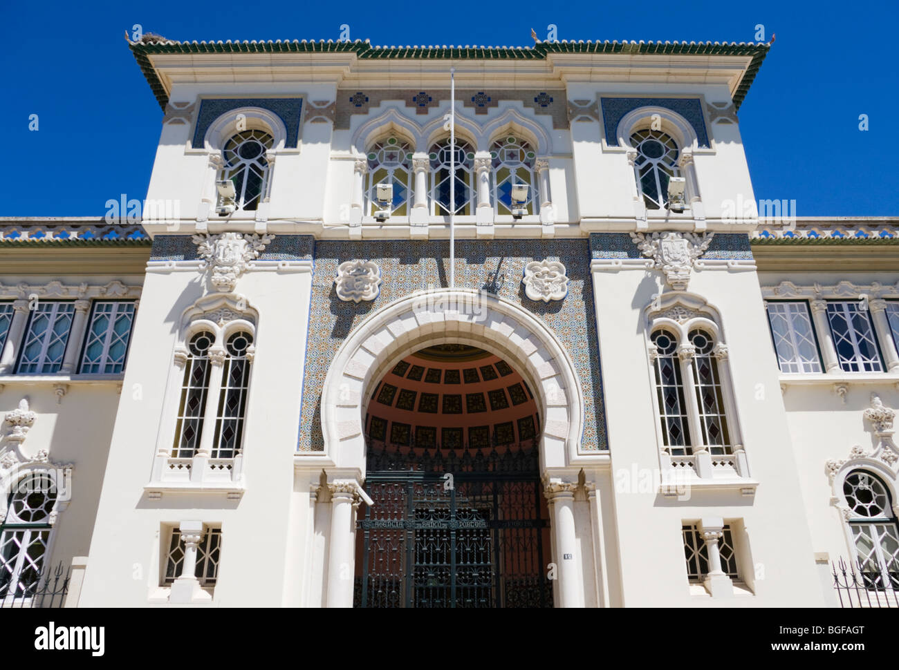 Eingang zum Banco de Portugal, Praça Dom Francisco Gomes, Faro, Portugal, Sommer 2009 Stockfoto