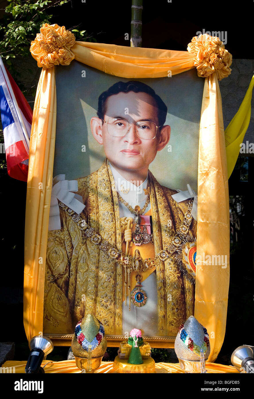 König Rama IX-Schrein-Plakat Stockfoto