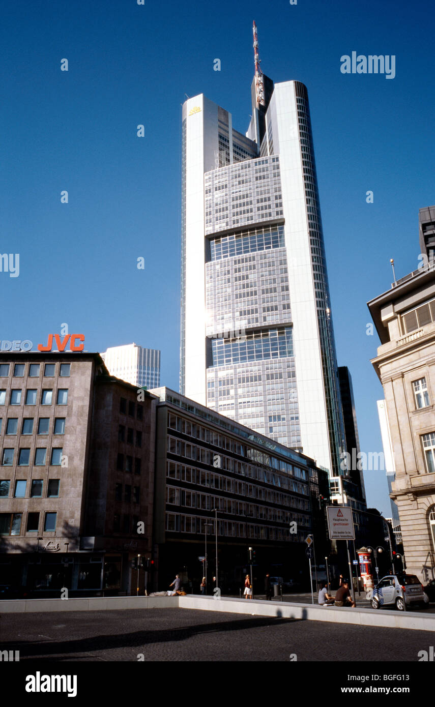 View of commerzbank tower Fotos und Bildmaterial in hoher Auflösung