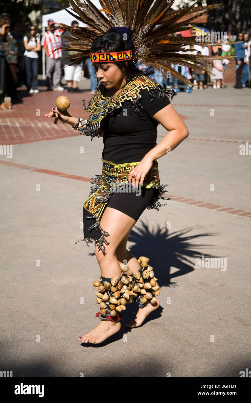 Aztekische Tänzer, El Pueblo de Los Angeles historisches Denkmal, Los Angeles, Kalifornien, USA Stockfoto