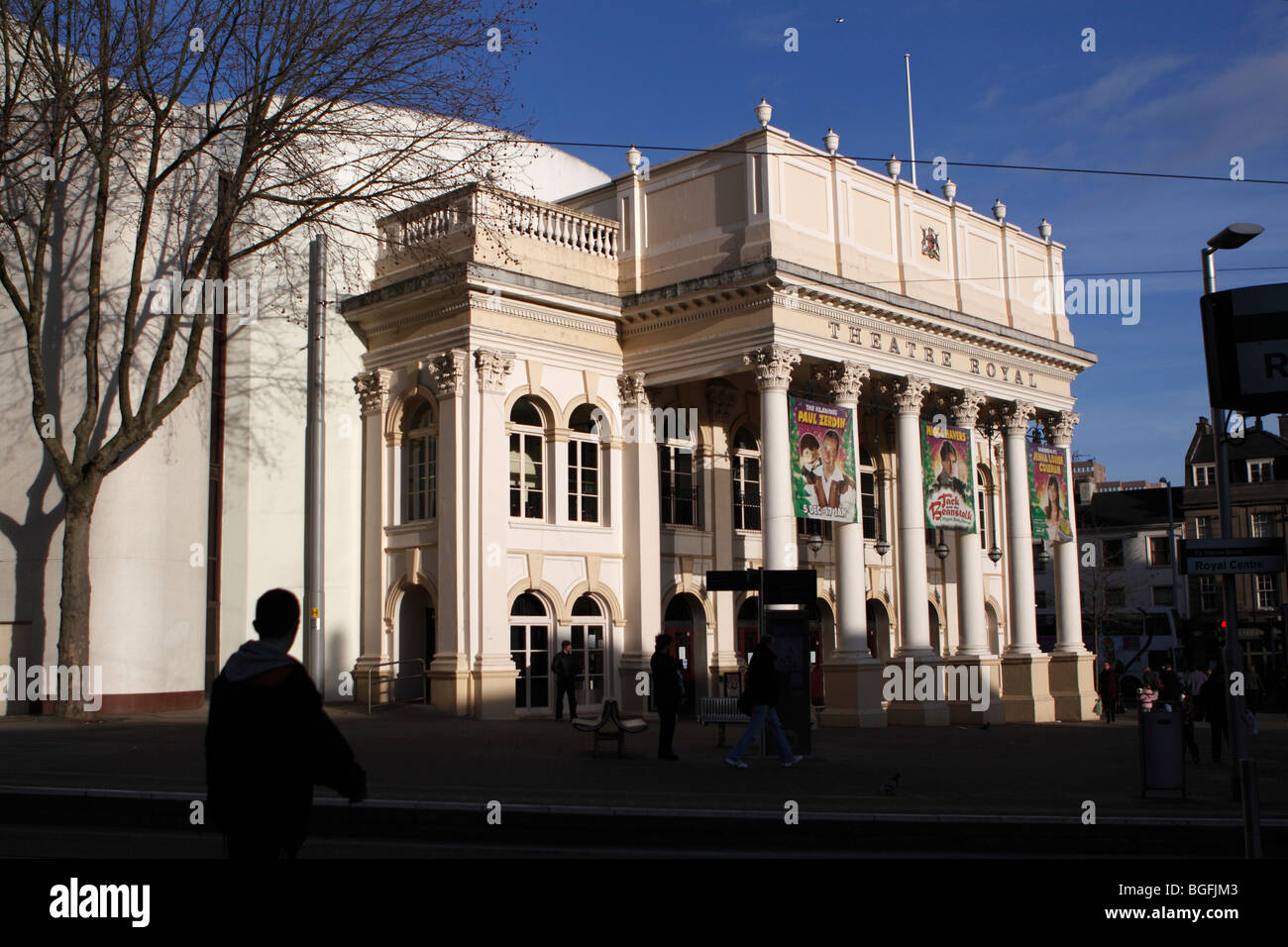 Theatre Royal in Nottingham, abgeschlossen im Jahre 1865 zu einem Preis von £15.000. Die klassische Fassade und korinthischen Säulen von Charles J. Phipps entworfen. 6. Oktober 1952 erzielt das Theater Geschichte mit der Uraufführung von The Mousetrap (im Rahmen einer Pre-West End Tour). Das Spiel ging auf an, die am längsten laufende Theater-Produktion in der Welt sein. Stockfoto