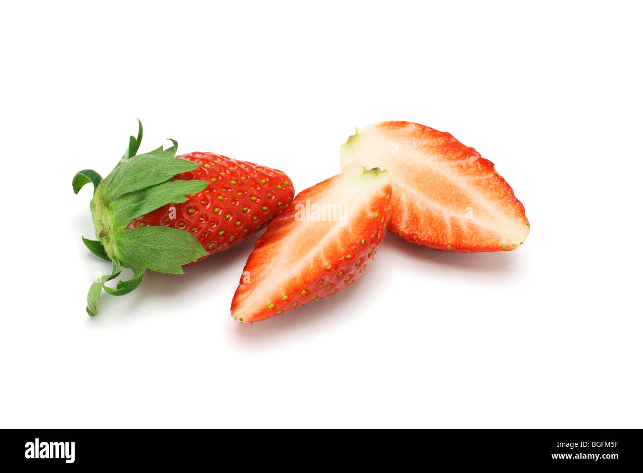 Frische rote Erdbeeren Früchte auf weißem Hintergrund Stockfoto