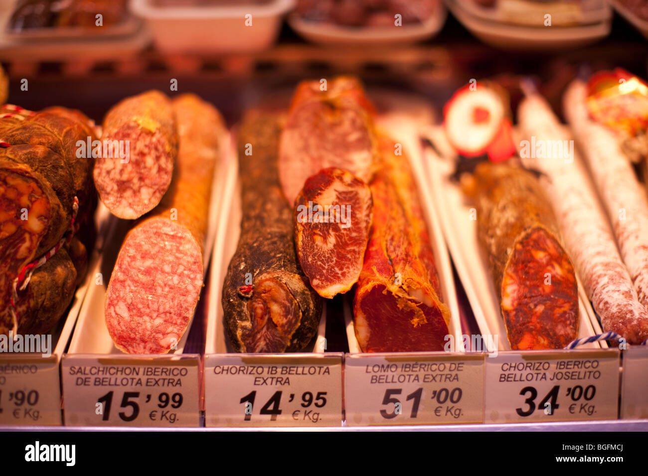 Ham-Shop in Ihrer Nähe Plaza de Zocodover in Toledo Spanien. Stockfoto