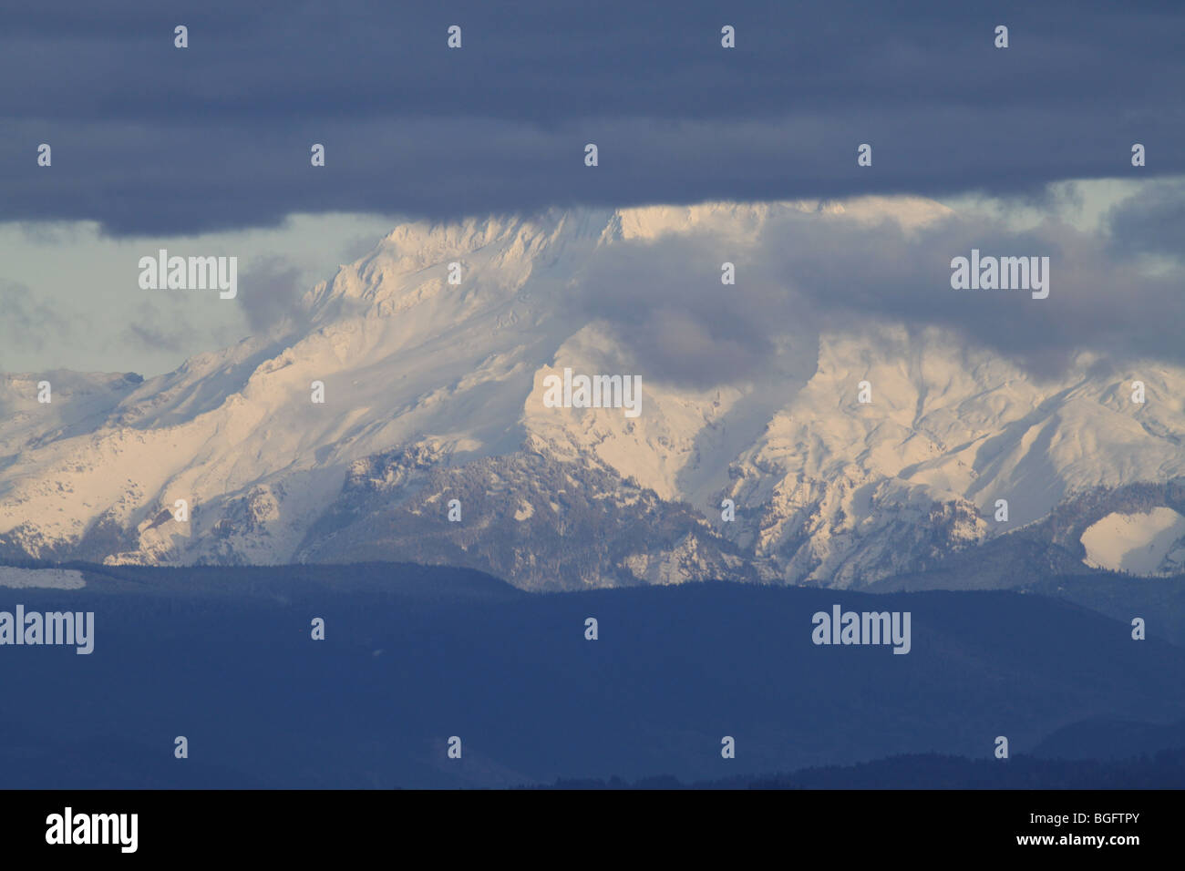 Sturm auf Mt. Hood in Oregon in Bewegung Stockfoto