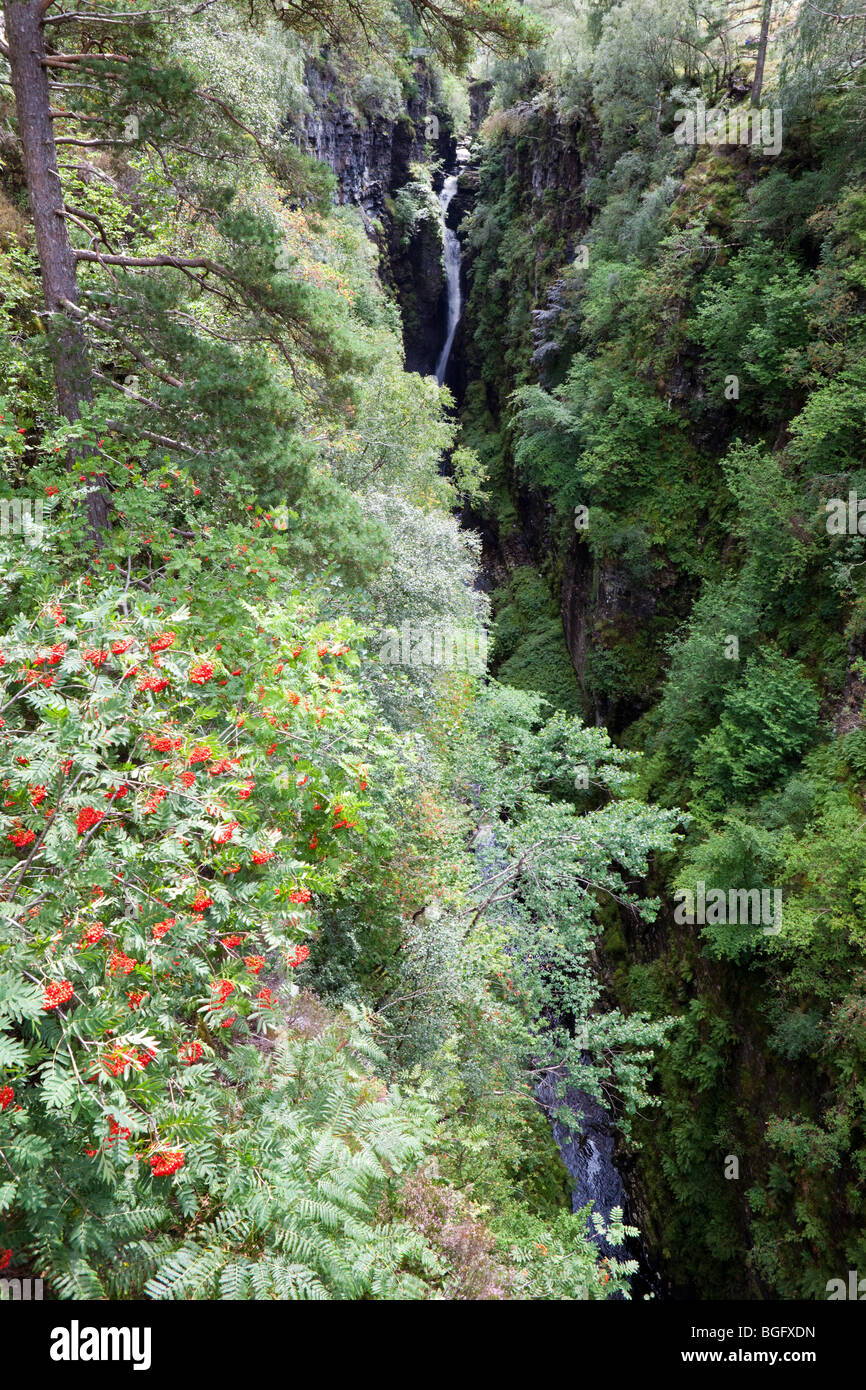 Die 150 Fuß (46m) Wasserfälle von Measach im Corrieshalloch Gorge National Nature Reserve, Braemore, Highland, Schottland, Großbritannien Stockfoto