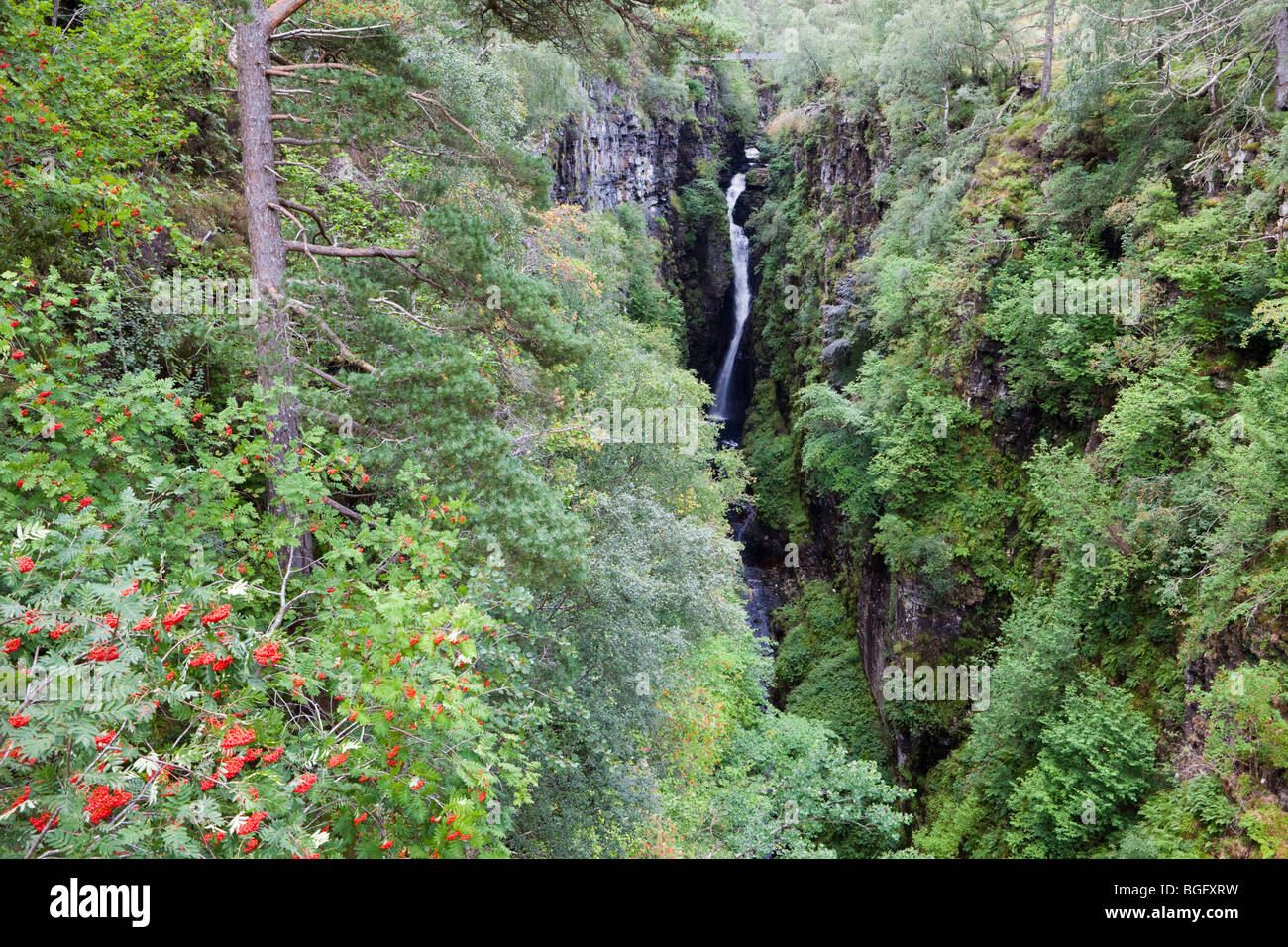 Die 150 Fuß (46m) Wasserfälle von Measach im Corrieshalloch Gorge National Nature Reserve, Braemore, Highland, Schottland, Großbritannien Stockfoto