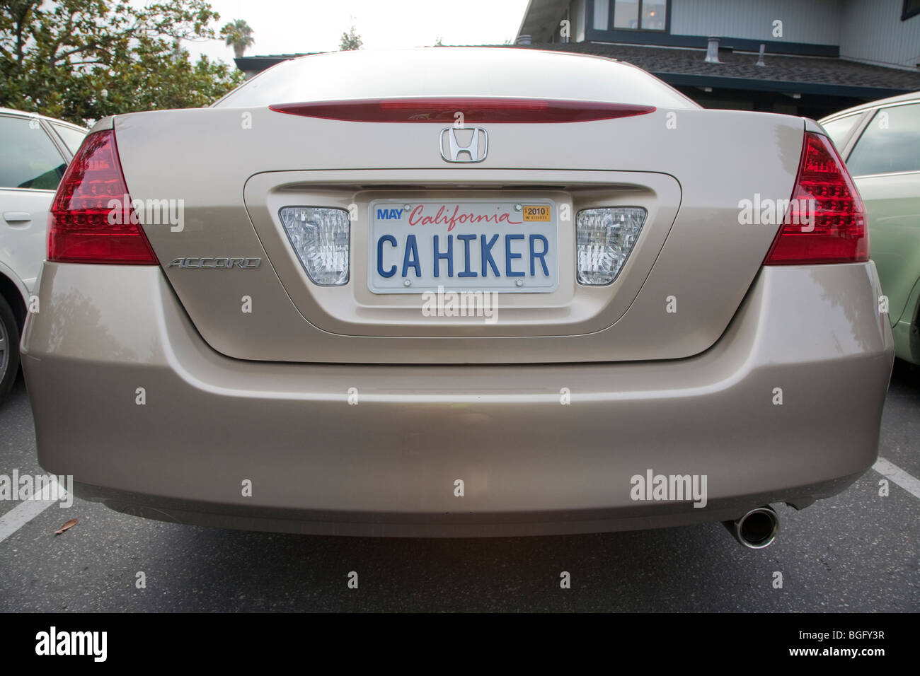 "CA Wanderer" (California Hiker) personalisiert Nummernschild an einem Auto Honda Accord. Stockfoto
