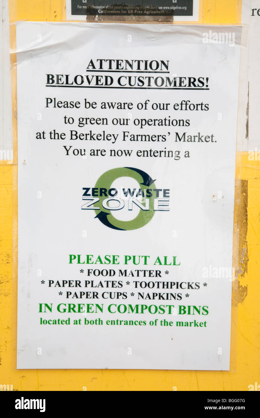 Nahaufnahme des Zeichens Kunden Fragen, Müll auf Ecology Center Berkeley Bauernmarkt zu recyceln. Berkeley, Kalifornien, USA Stockfoto