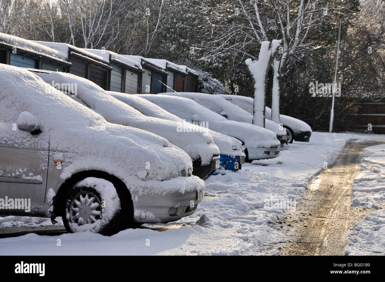 Verschneite städtischen Parkplatz Stockfoto