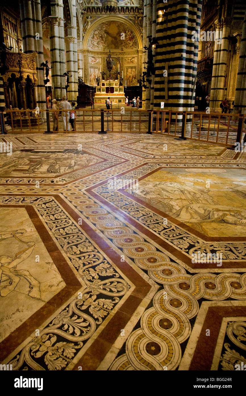 Abschnitt des großen und fabelhaften Marmorboden oder Pflaster des Doms in Siena Toskana Italien Stockfoto