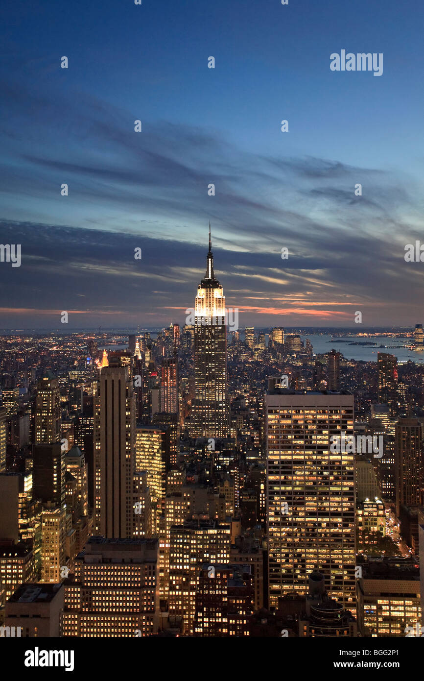 USA, New York, New York City, Empire State Building und untere Manhattan Skyline Stockfoto