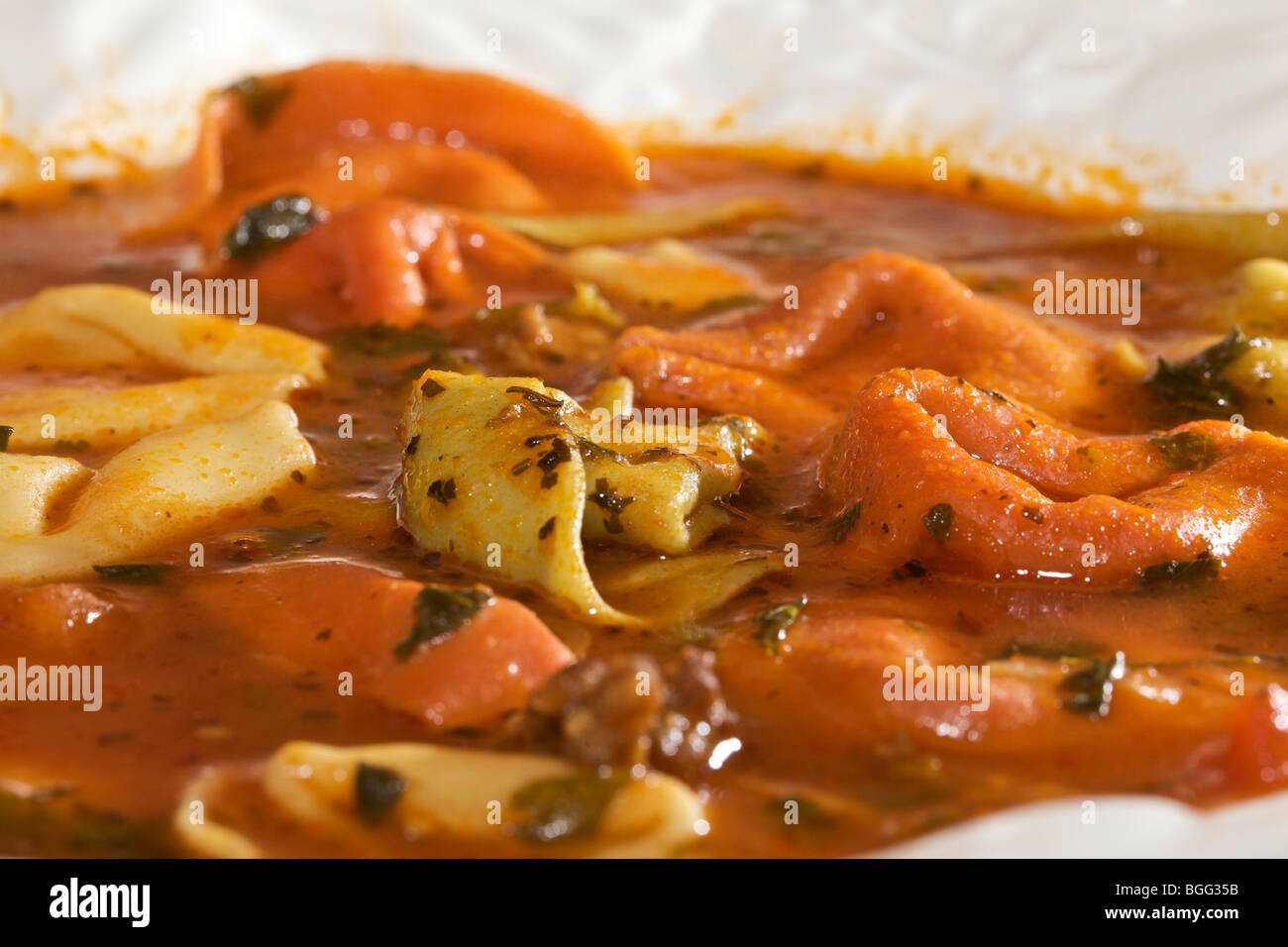 Tortellini-Suppe Stockfoto