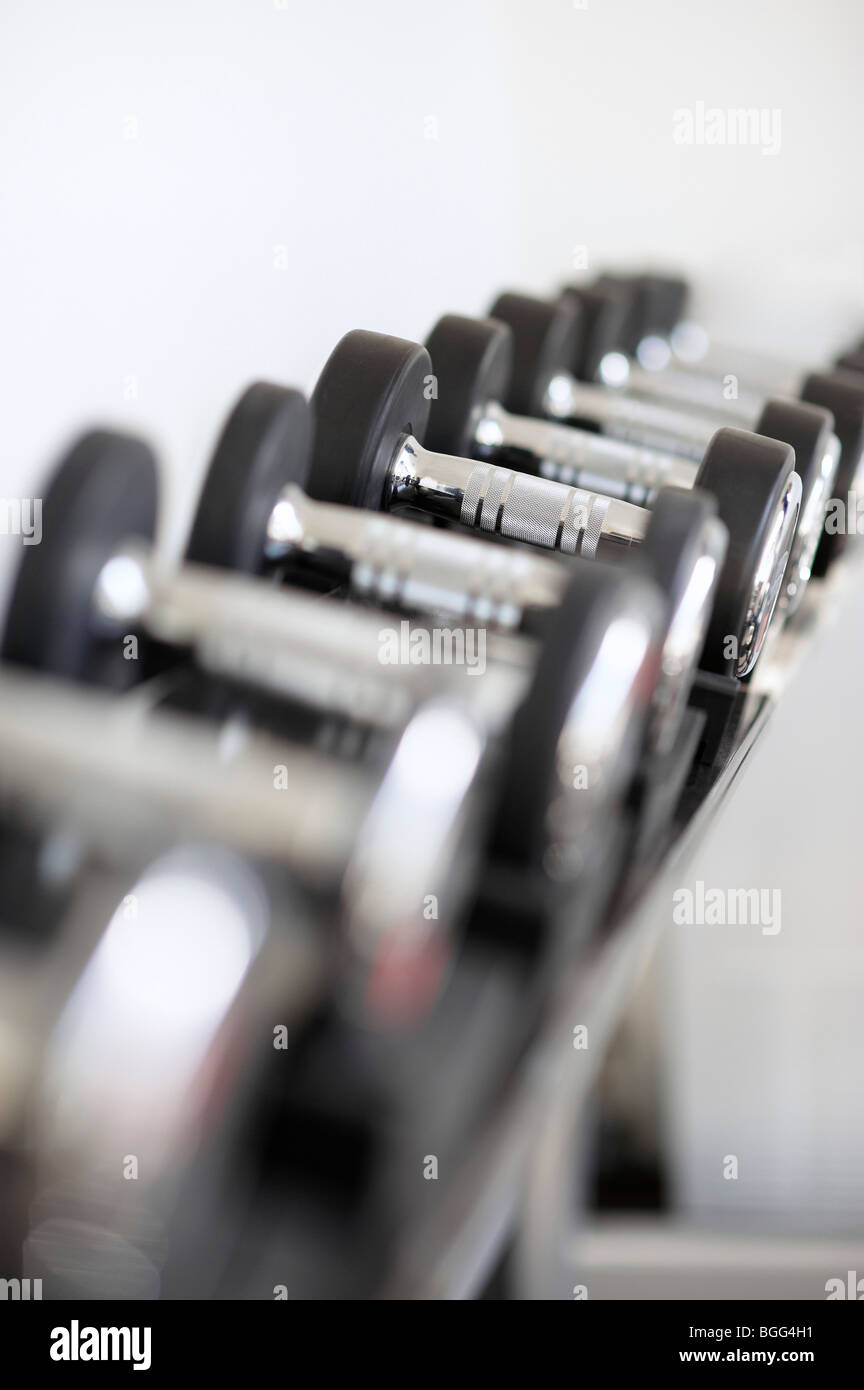 Hantel Gewichte im gymnasium Stockfoto