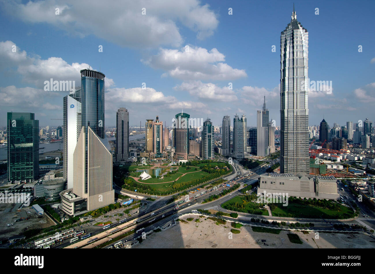 Blick auf Pudong und der Jinmao Tower, Shanghai, China Stockfoto