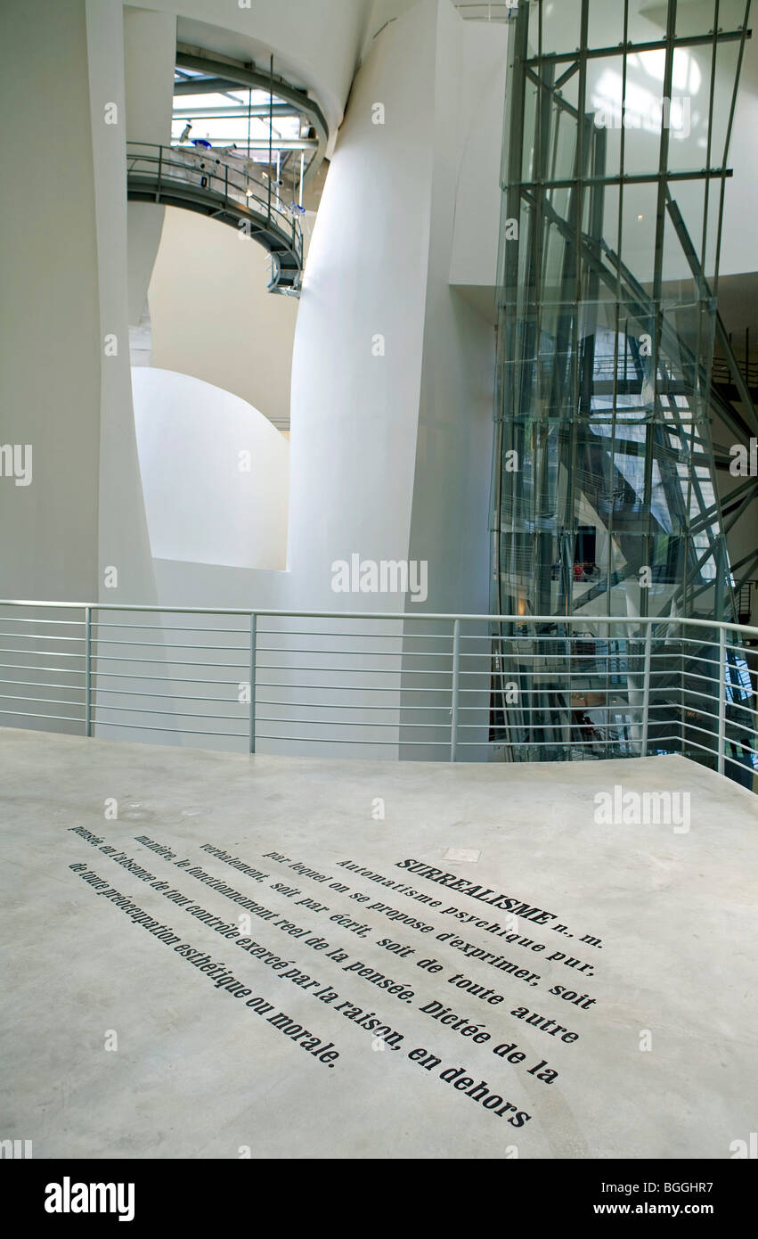 Inschrift im Guggenheim Museum, Bilbao, Spanien Stockfoto