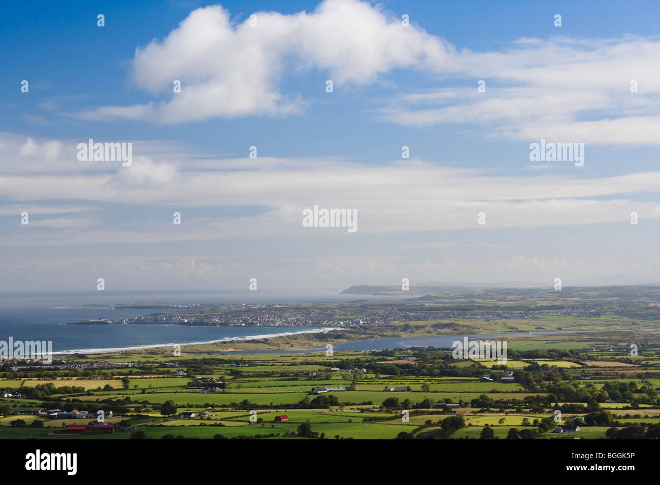 Blick über Portstewart und Portrush aus der Ballyhacket Sicht, County Londonderry, Nordirland Stockfoto