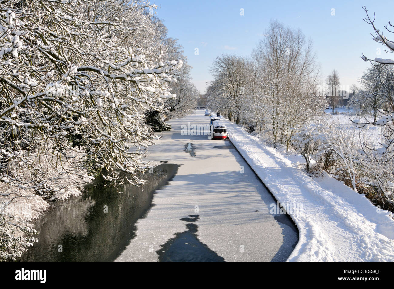 Winter Schnee auf der Grand Union Canal, Hemel Hempstead, Hertfordshire, UK. Stockfoto