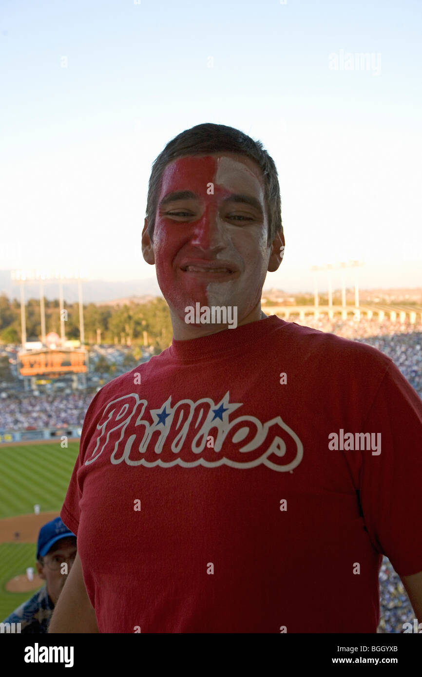 Philadelphia Phillies Fan in roten und weißen Gesicht auf National League Championship Series (NLCS), Dodger Stadium, Los Angeles, CA Stockfoto