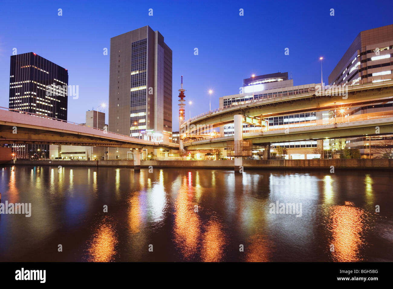 Nakanoshima in der Nacht Kita Gemeinde Osaka Japan Stockfoto