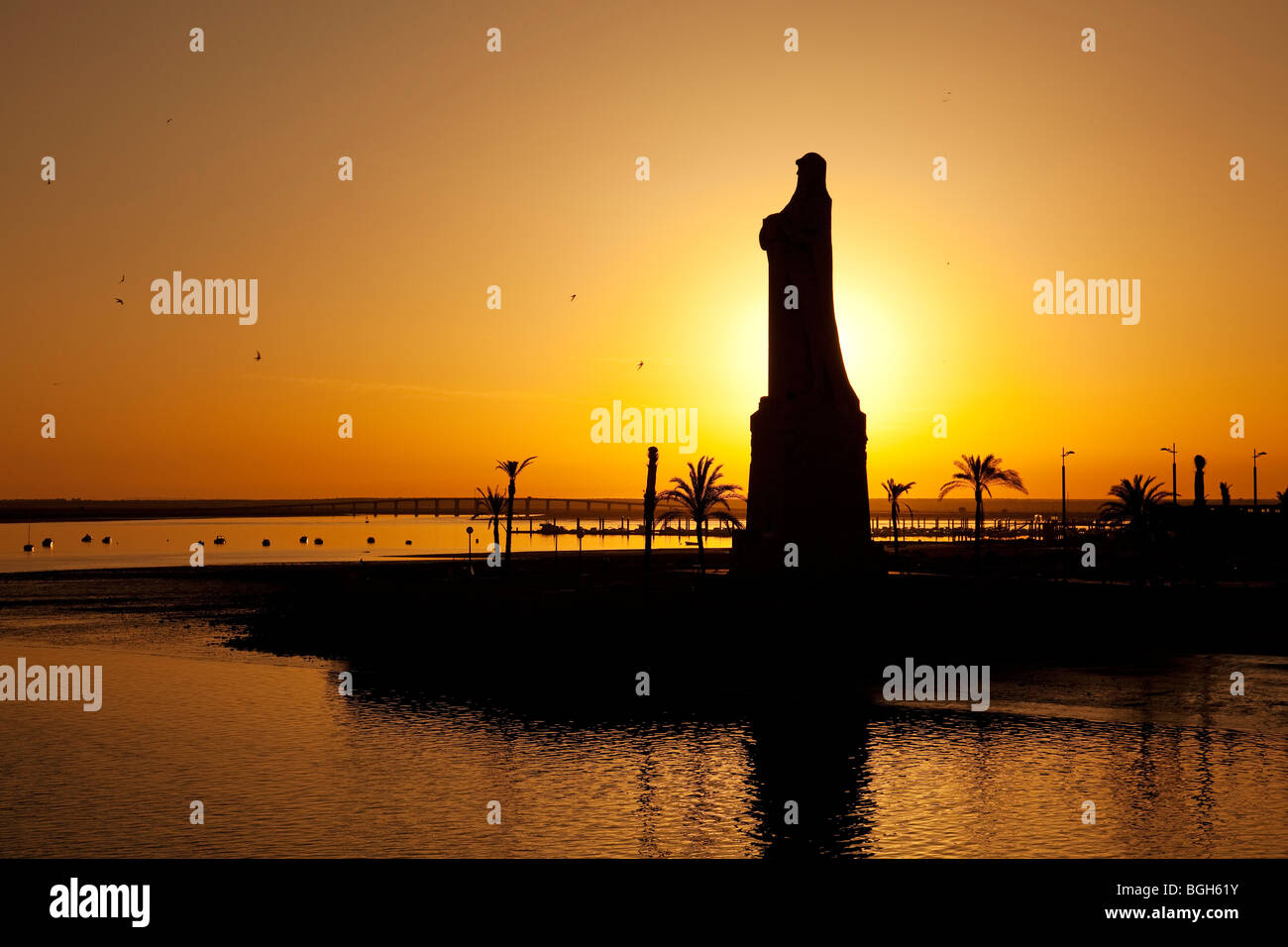 Monumento Colón Atardecer Punta del Sebo Huelva Andalusien España Kolumbus-Denkmal in der Abenddämmerung Punta del Sebo Huelva Andalusien Spanien Stockfoto