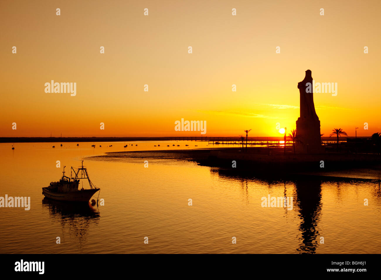 Monumento Colón Atardecer Punta del Sebo Huelva Andalusien España Kolumbus-Denkmal in der Abenddämmerung Punta del Sebo Huelva Andalusien Spanien Stockfoto