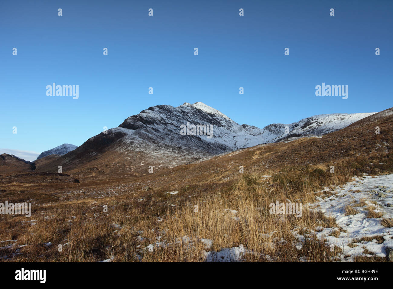 Bla Bheinn im Winter aus dem Süden auf der Strecke in der Nähe von Camasunary Isle Of Skye Schottland Stockfoto