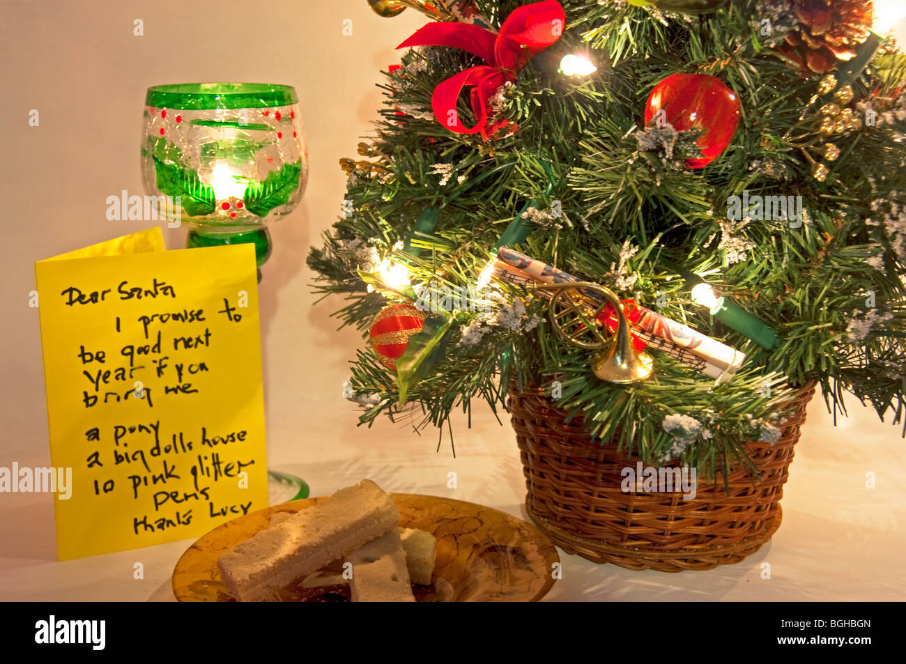 Santa Hinweis, Weihnachten zu Hause am Kamin, Dezember 2009 Stockfoto