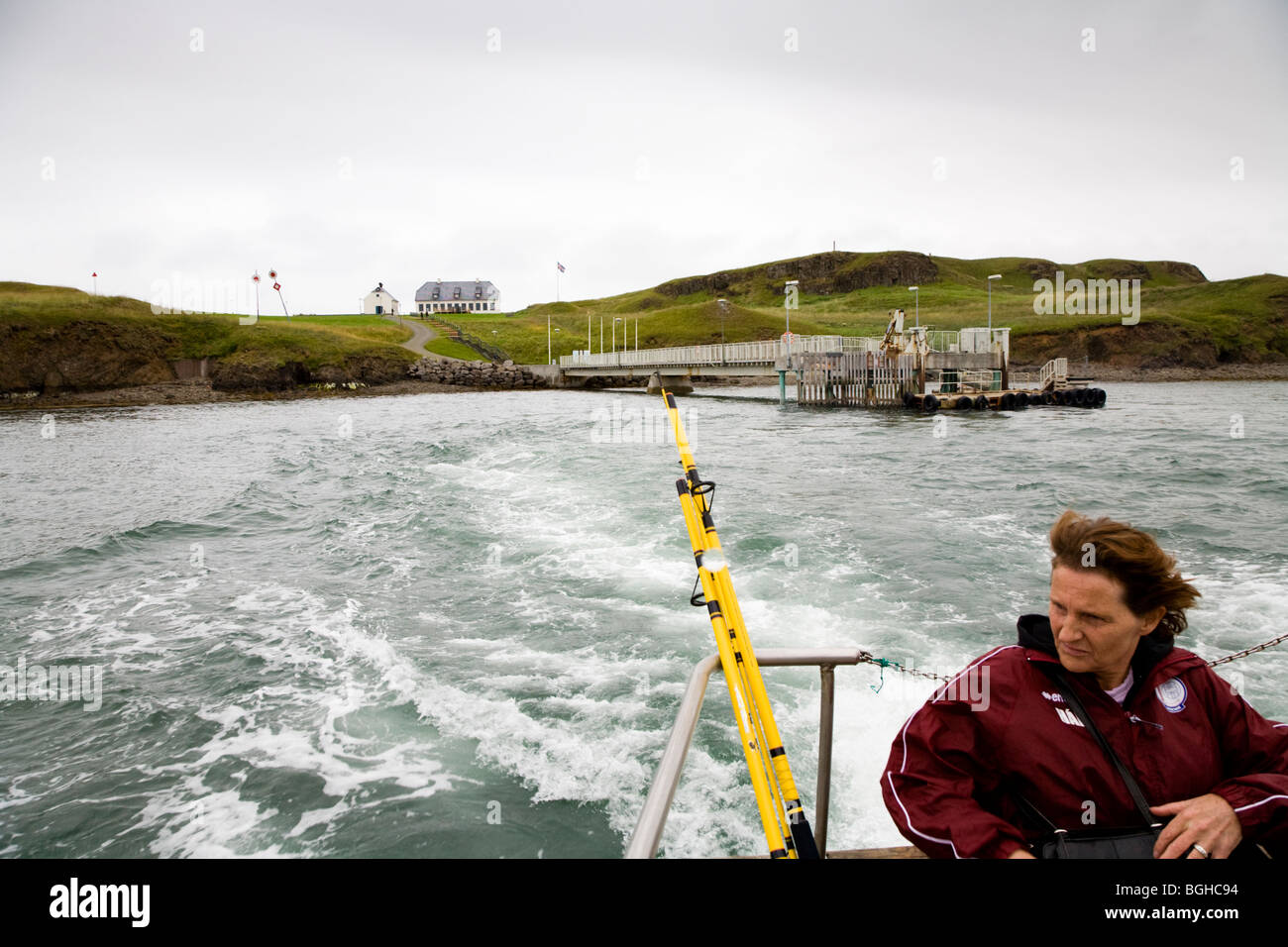 Touristen auf der Fähre zwischen Videy Island und Reykjavik, Island. Stockfoto