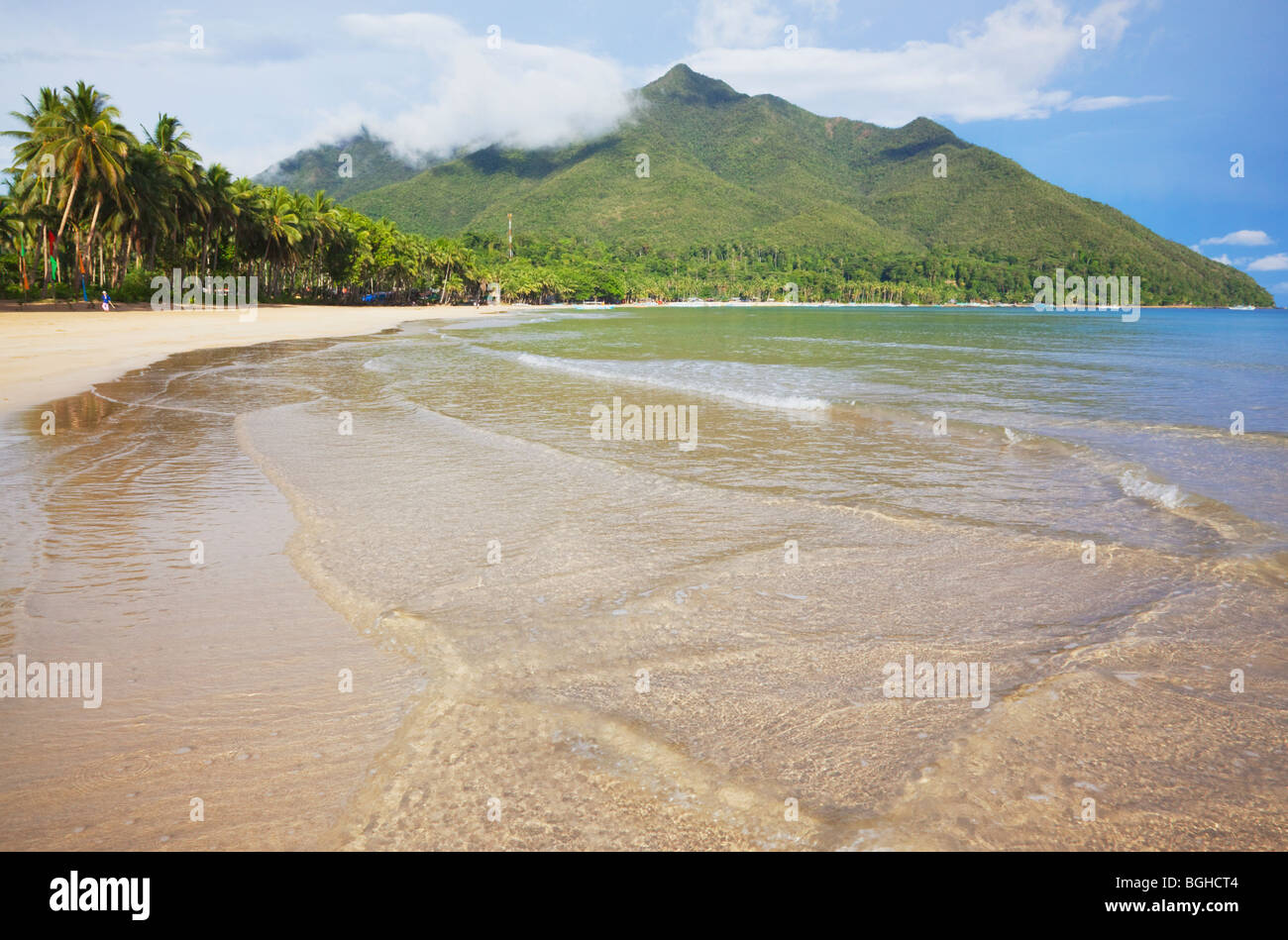 Strand und Wasser in Sabang; Palawan; Philippinen Stockfoto