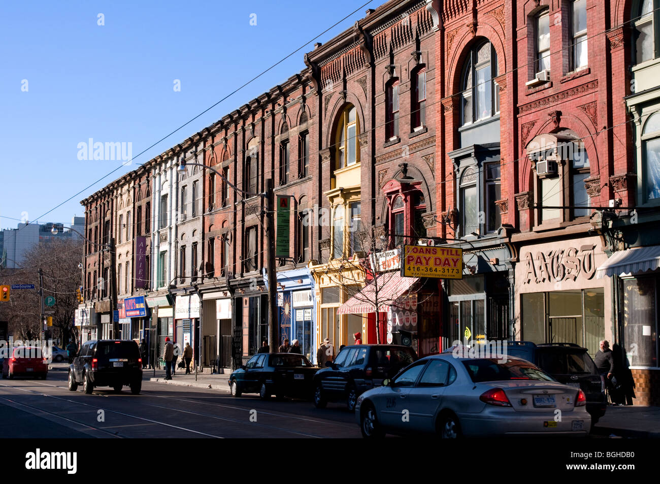 Blick entlang der Queen Street in Moss Park Toronto Ontario Kanada Stockfoto