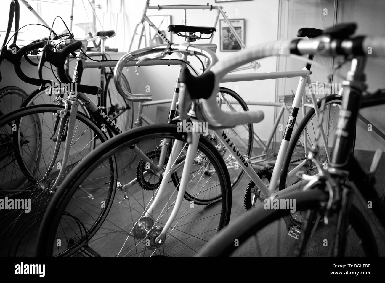 Fahrrad Rahmen Builder Barrie Witcomb bei der Arbeit in seiner Schmiede in Deptford. Stockfoto