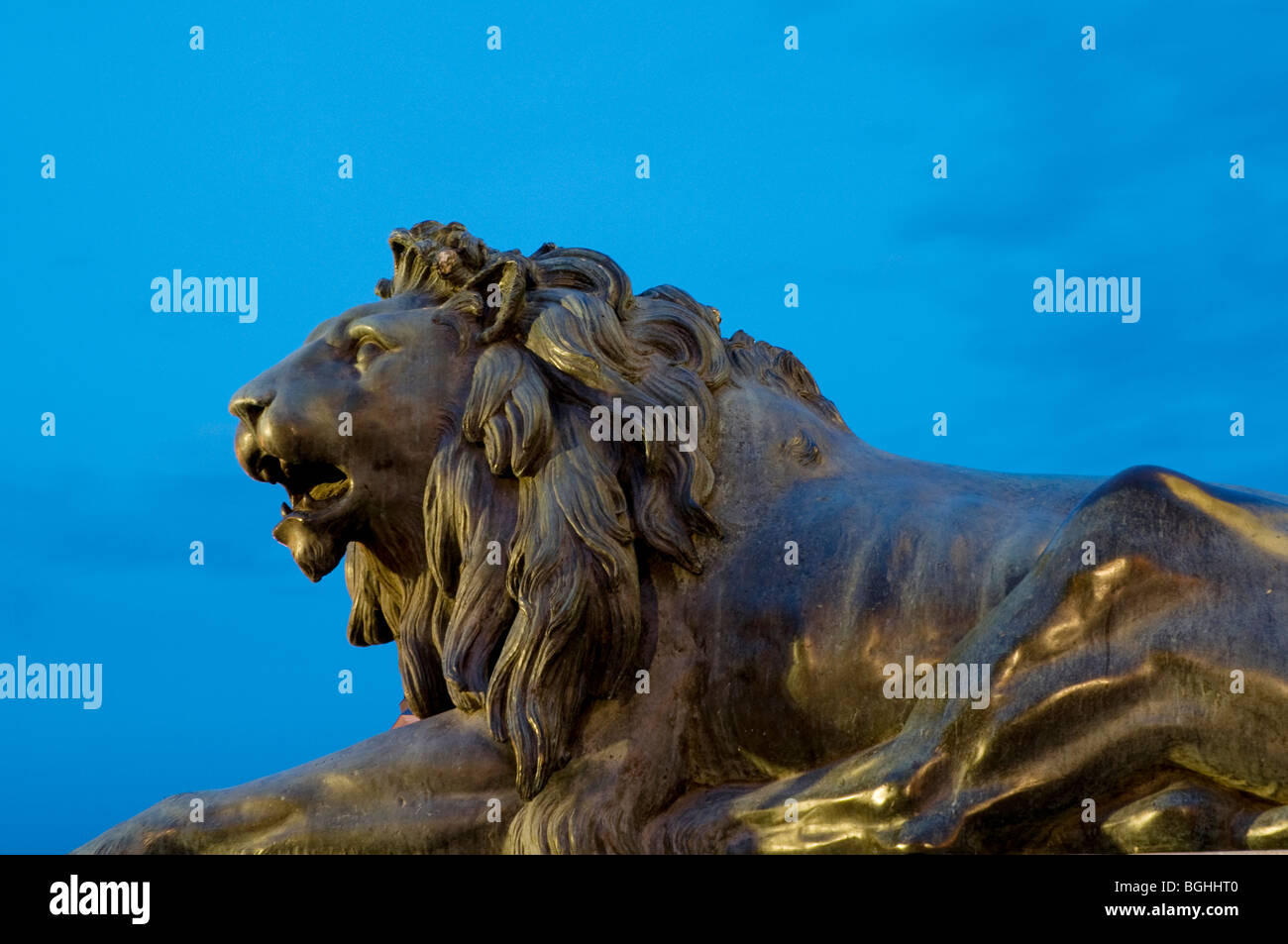 Skulptur Löwe, Nachtansicht. Oriente-Platz. Madrid. Spanien. Stockfoto
