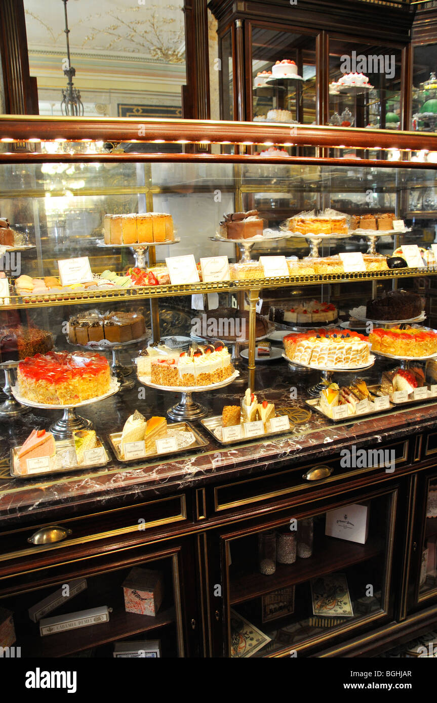 Cafe Demel, Wien, Österreich - Kuchen zum Verkauf Stockfoto