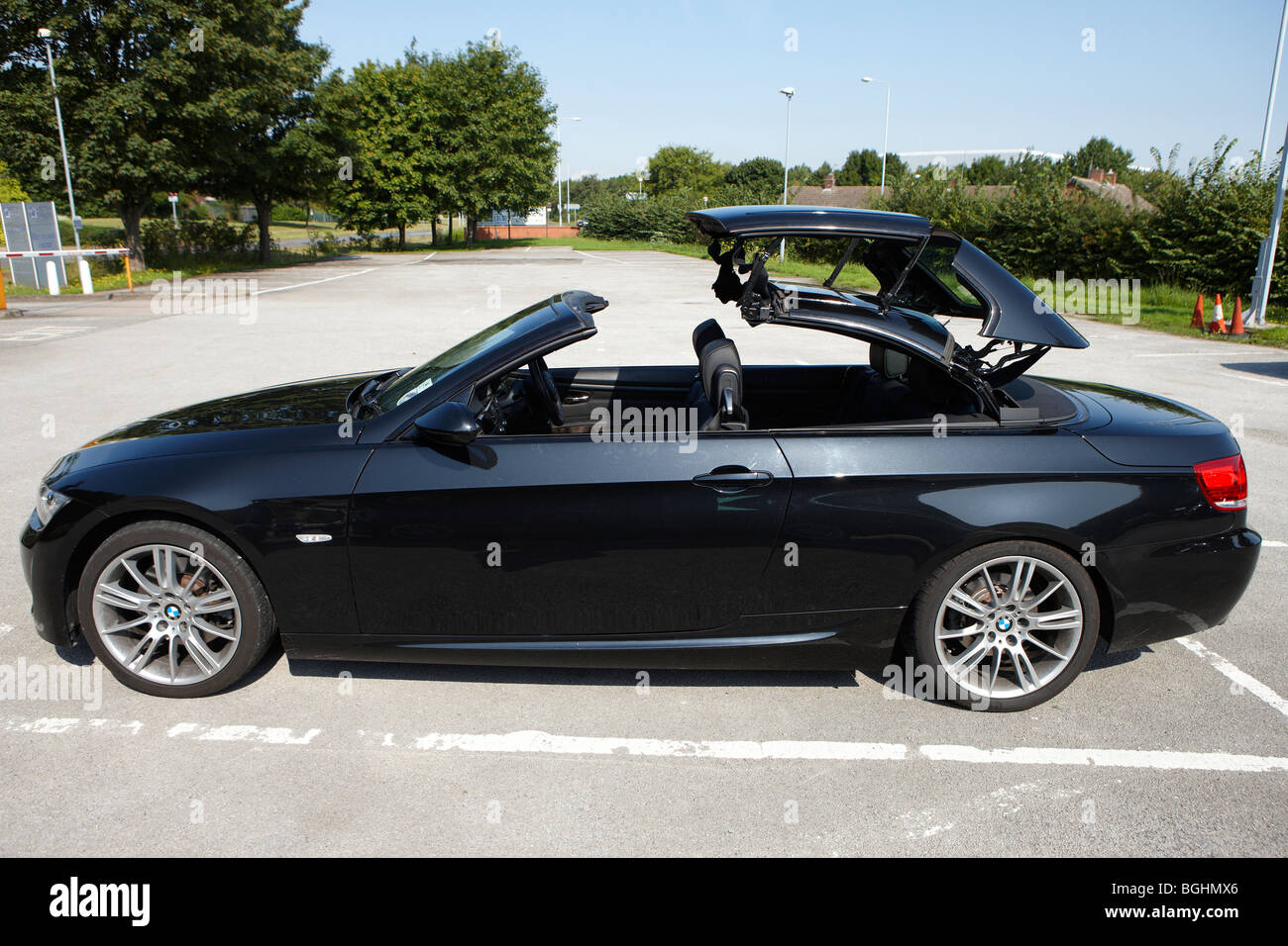 Schwarzer BMW Cabrio Stockfoto