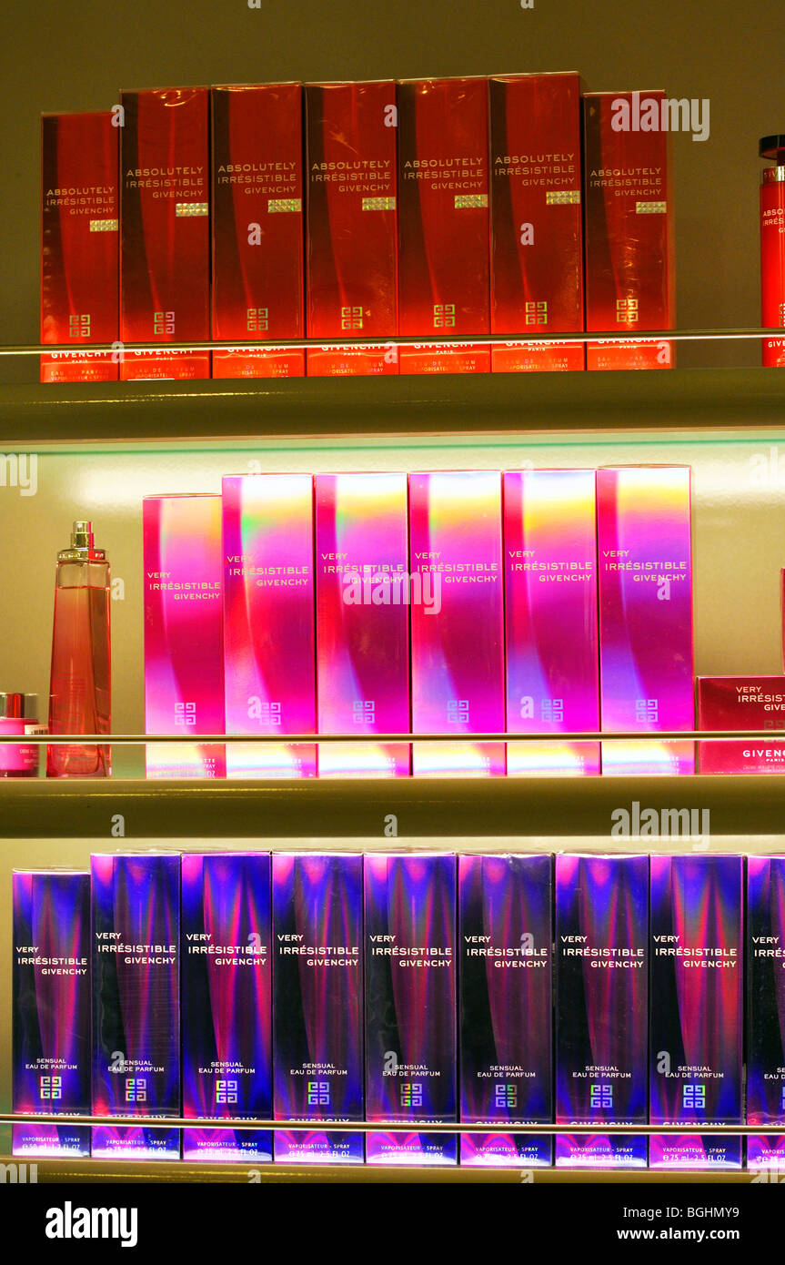 Givenchy Parfums auf Verkauf im Shop Stockfoto