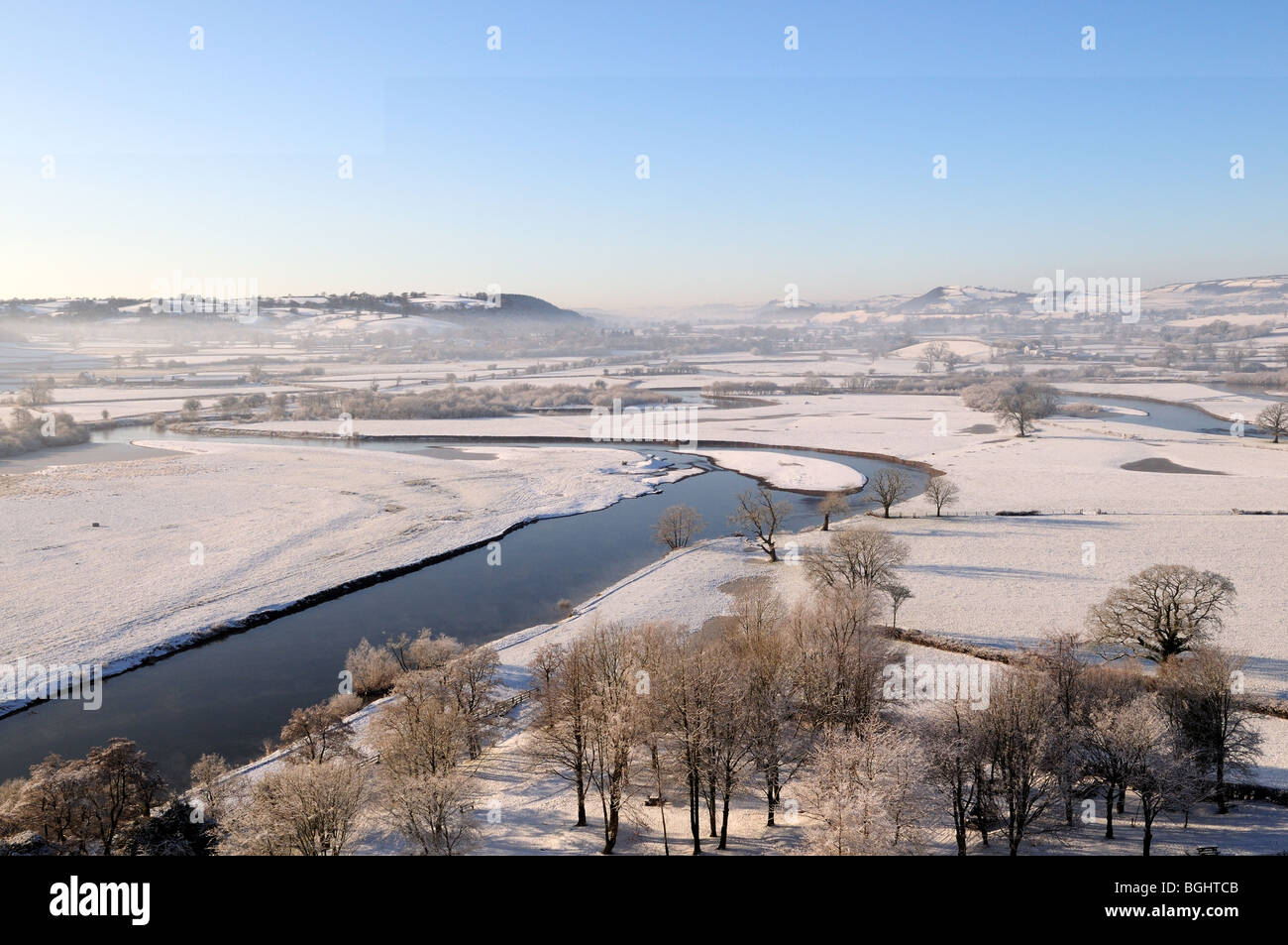 Schneebedeckte Tywi Tal und Twyi River Dryslwyn Carmarthenshire Wales Cymru UK GB Stockfoto
