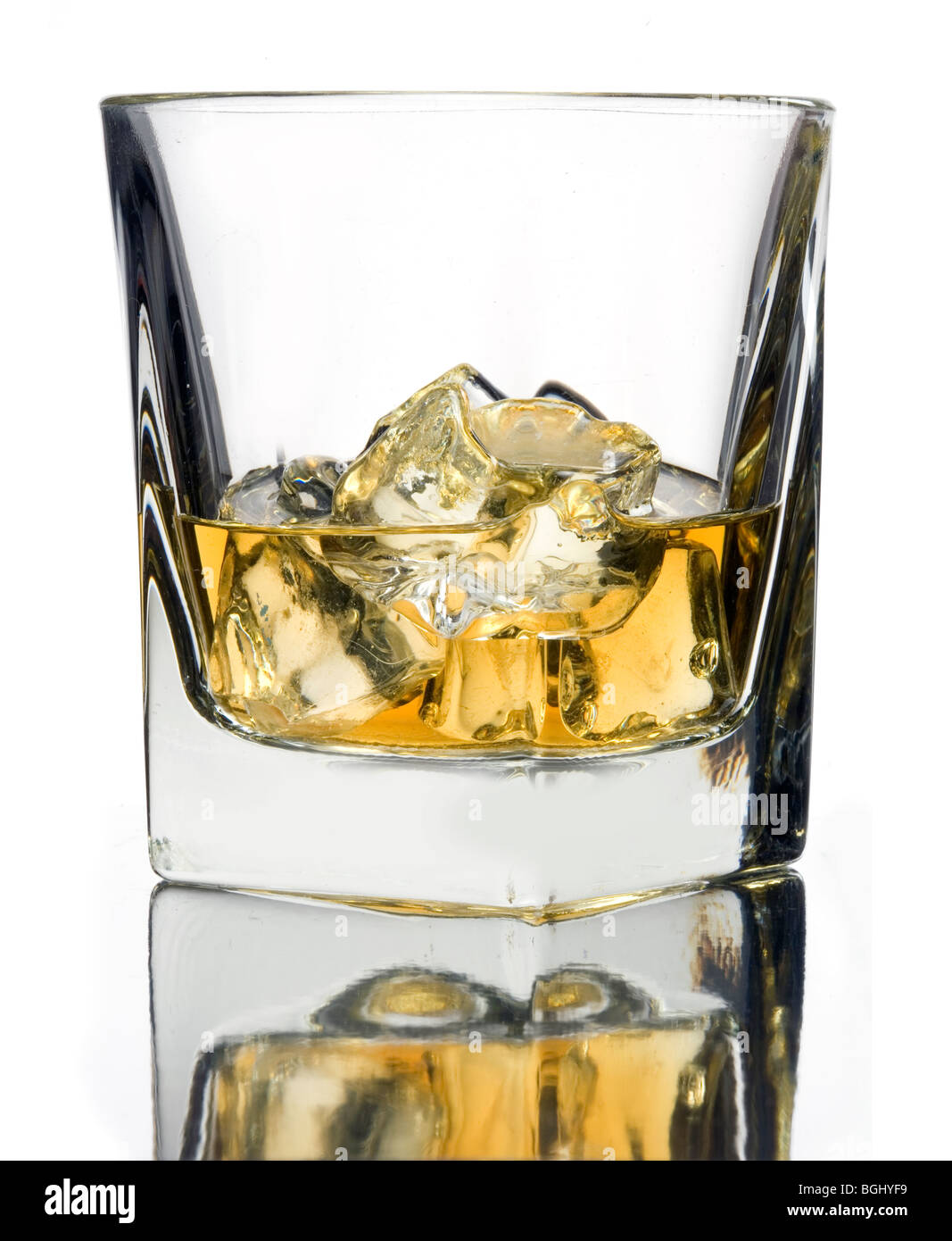 Glas Scotch Whisky mit Eis Stockfoto